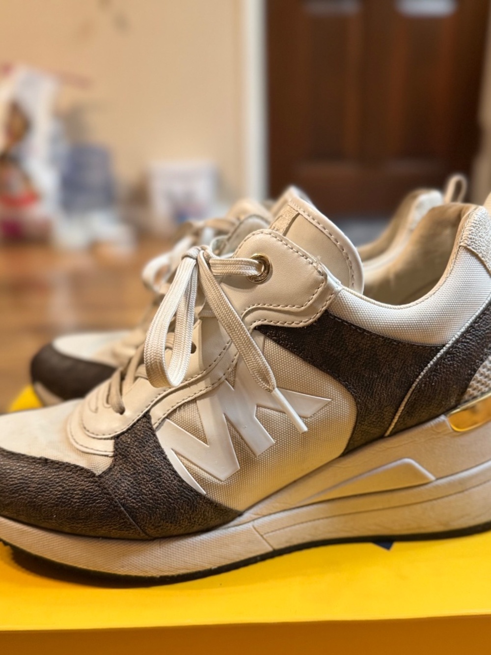 Michael Kors Sneakers - Picture 2 of 4